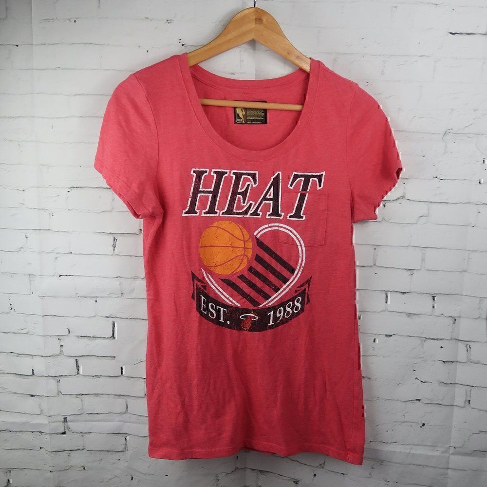NBA MIAMI HEAT BASKETBALL EST 1988 RED SHORT SLEEVE T SHIRT SIZE LARGE